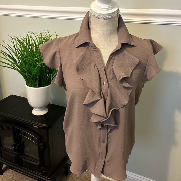 Philosophy flutter sleeve button down - Picture 3 of 6